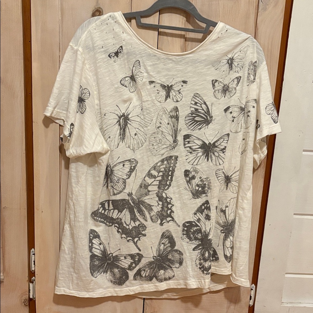 Magnolia Pearl Boundless Butterfly tee in tru